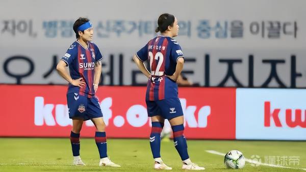韩国女足明星池笑然对裁判不满,主裁赛中询问其是否“来例假”